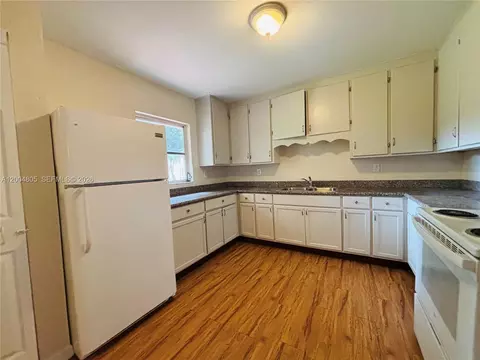 Kitchen - 2346 Alice Ave, Eustis, FL 32726 photo 2 of 2