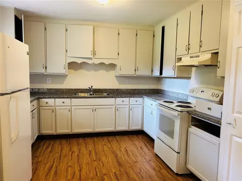 Kitchen - 2346 Alice Ave, Eustis, FL 32726 photo 1 of 2