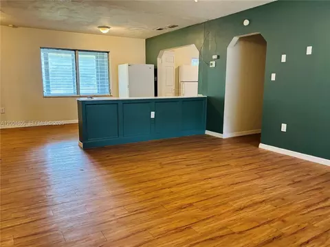 Living - 2346 Alice Ave, Eustis, FL 32726 photo 2 of 4