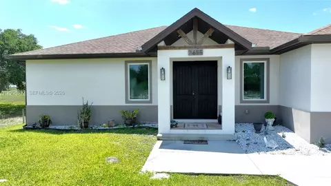 Exterior - 7655 17th Pl, Labelle, FL 33935 photo 2 of 10