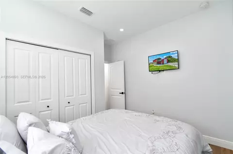 Bedroom - 7655 17th Pl, Labelle, FL 33935 photo 4 of 6