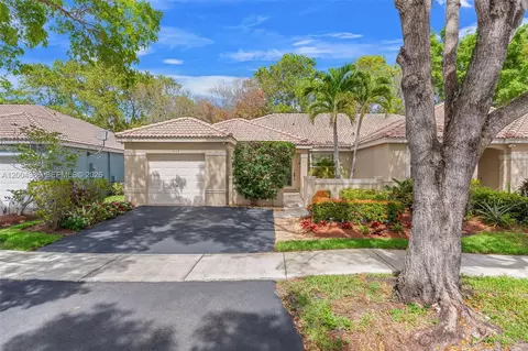 4108 Pine Ridge Ln, Weston, FL 33331