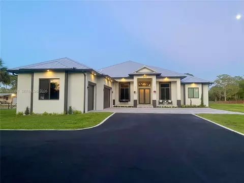 360 13th St SW, Naples, FL 34117