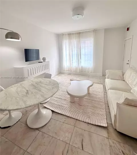 801 8th St #104, Miami Beach, FL 33139