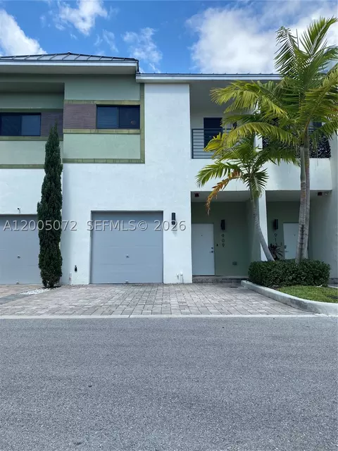 909 NW 45th Ter, Plantation, FL 33317