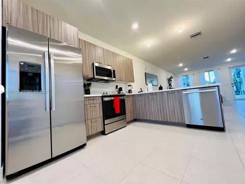 10300 NW 66th Ave #101, Doral, FL 33178