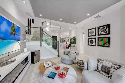 1366 W Harbor Vw W, Hollywood, FL 33019