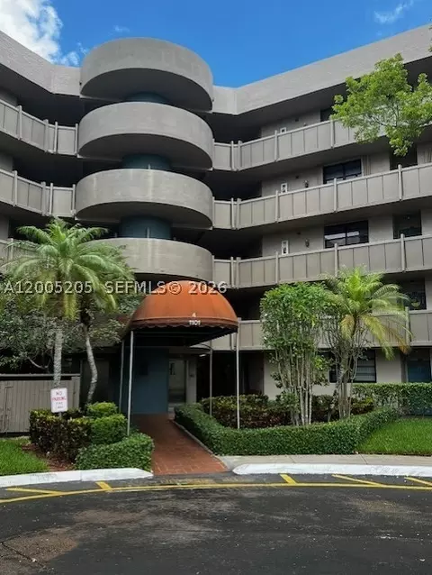 1101 Colony Point Cir #318, Pembroke Pines, FL 33026