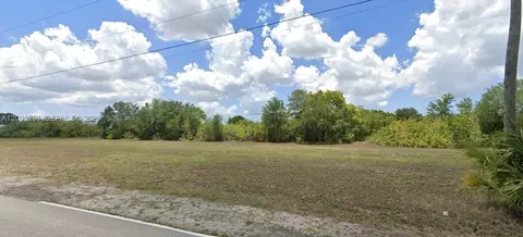 1702 NE 10th Pl, Cape Coral, FL 33909