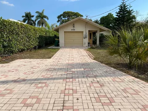 1066 Highlands Dr, Naples, FL 34103