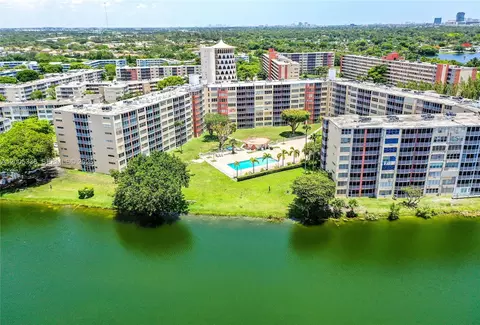 1750 NE 191st St #100-1, Miami, FL 33179