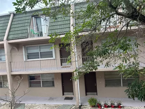 1100 SE 4th Ave #32, Deerfield Beach, FL 33441