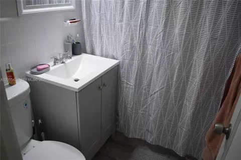 Bath - 841 Hialeah Dr, Hialeah, FL 33010 photo 1 of 3