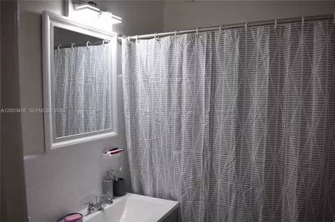 Bath - 841 Hialeah Dr, Hialeah, FL 33010 photo 2 of 3