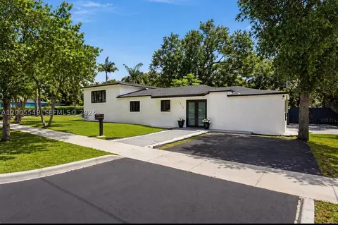 1810 NE 161st St, North Miami Beach, FL 33162