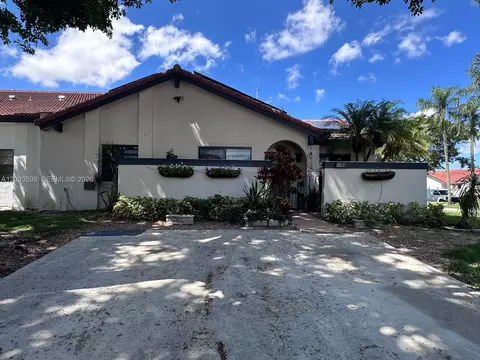 6633 NW 178th Ter, Hialeah, FL 33015