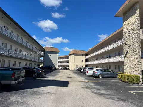 5181 W Oakland Park Blvd #206, Lauderdale Lakes, FL 33313