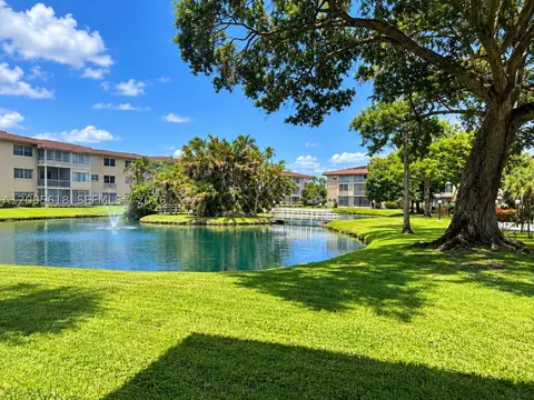 5041 W Oakland Park Blvd #110, Lauderdale Lakes, FL 33313