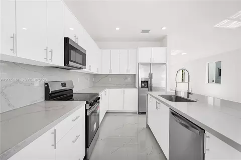 22555 SW 125th Ave #13A, Miami, FL 33170