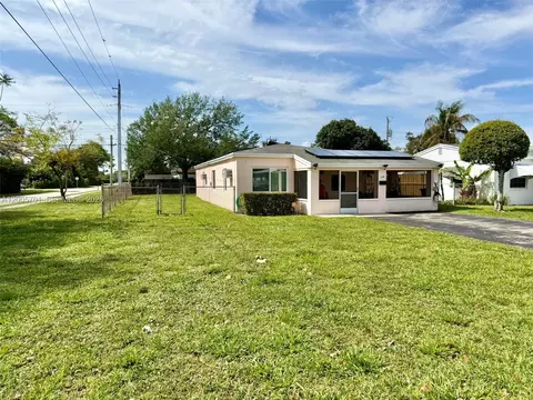1698 NE 177th St, North Miami Beach, FL 33162
