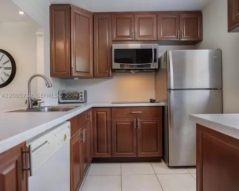 3506 NW 49th Ave #511, Lauderdale Lakes, FL 33319