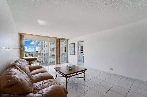 231 174th St #617, Sunny Isles Beach, FL 33160