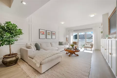 120 Salamanca Ave #3B, Coral Gables, FL 33134