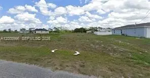 9046 Green Cir, La Belle, FL 33935