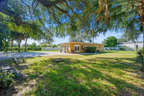 4001 SW 73rd Ave, Davie, FL 33314