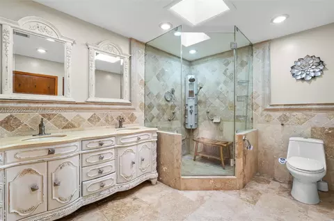 Bath - 766 W 36th St, Hialeah, FL 33012 photo 1 of 5