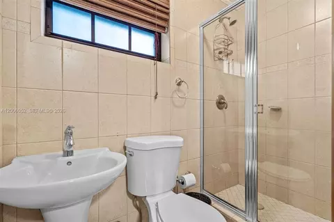 Bath - 766 W 36th St, Hialeah, FL 33012 photo 5 of 5