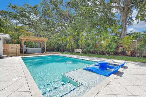 2 NW 89th St, El Portal, FL 33150
