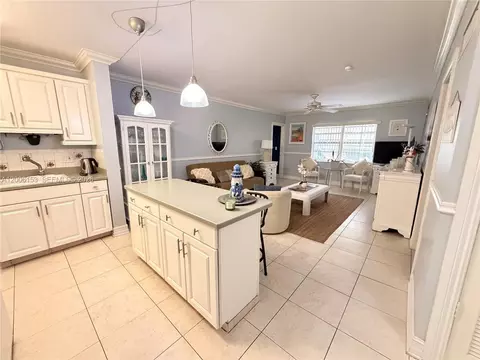1520 Mckinley St #210E, Hollywood, FL 33020