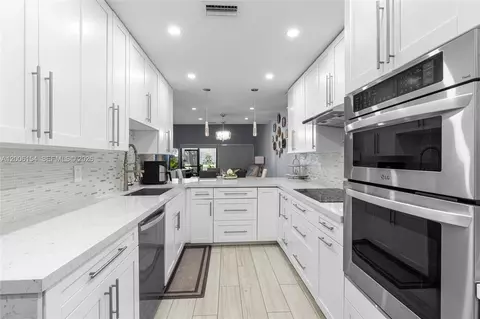 1064 NW 97th Ave #219, Pembroke Pines, FL 33024