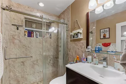 Bath - 1132 W 71st St, Hialeah, FL 33014 photo 1 of 1