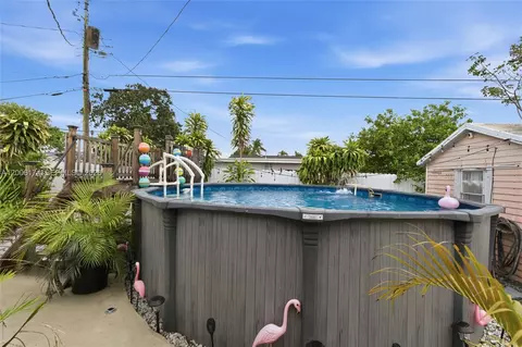 Exterior - 1132 W 71st St, Hialeah, FL 33014 photo 3 of 5