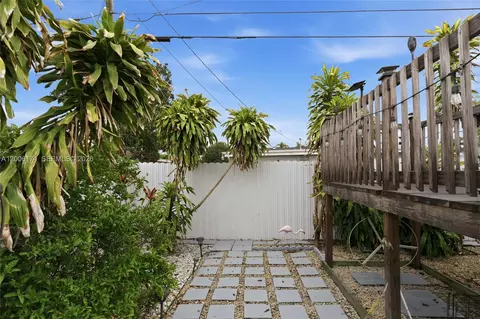 Exterior - 1132 W 71st St, Hialeah, FL 33014 photo 4 of 5