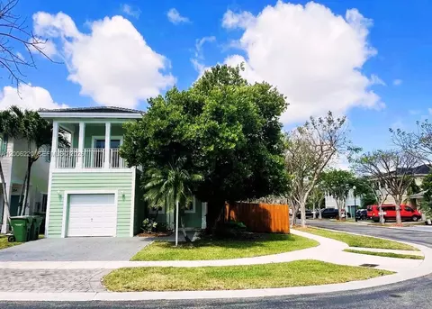 390 NE 35th Ave, Homestead, FL 33033