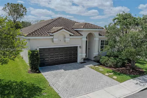 16284 NW 24th St, Pembroke Pines, FL 33028