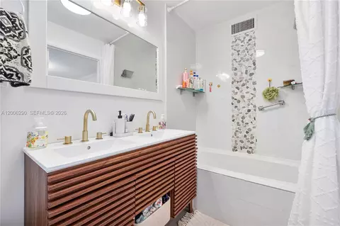 Bath - 14830 N Spur Dr, Miami, FL 33161 photo 2 of 5