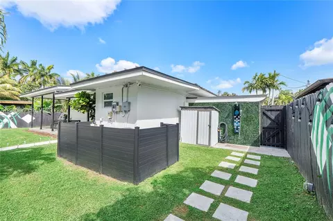 Exterior - 14830 N Spur Dr, Miami, FL 33161 photo 13 of 26