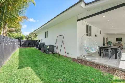 Exterior - 14830 N Spur Dr, Miami, FL 33161 photo 17 of 26