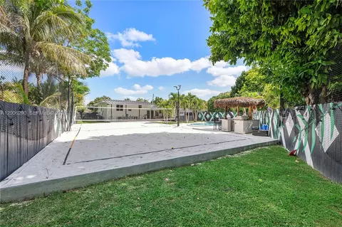 Exterior - 14830 N Spur Dr, Miami, FL 33161 photo 8 of 26