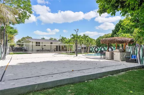 Exterior - 14830 N Spur Dr, Miami, FL 33161 photo 2 of 26