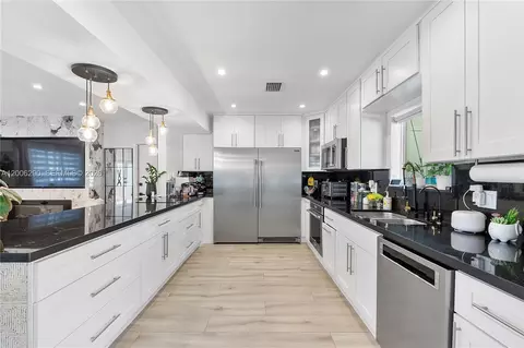 Kitchen - 14830 N Spur Dr, Miami, FL 33161 photo 3 of 7