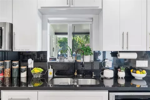 Kitchen - 14830 N Spur Dr, Miami, FL 33161 photo 6 of 7