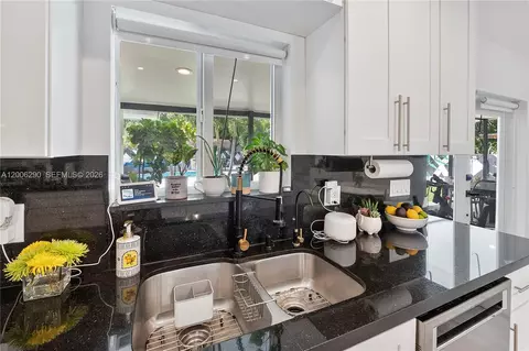 Kitchen - 14830 N Spur Dr, Miami, FL 33161 photo 7 of 7