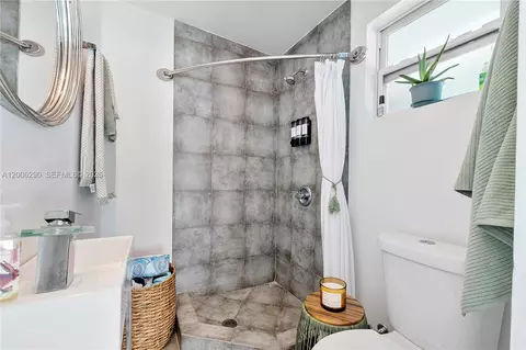 Bath - 14830 N Spur Dr, Miami, FL 33161 photo 5 of 5