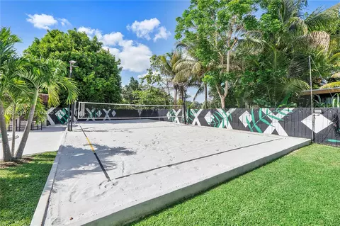 Exterior - 14830 N Spur Dr, Miami, FL 33161 photo 5 of 26