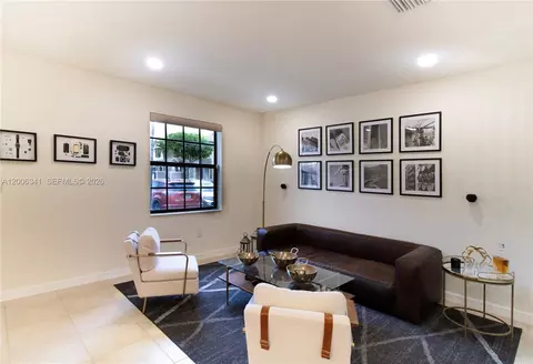 3280 W 92nd Pl, Hialeah, FL 33018